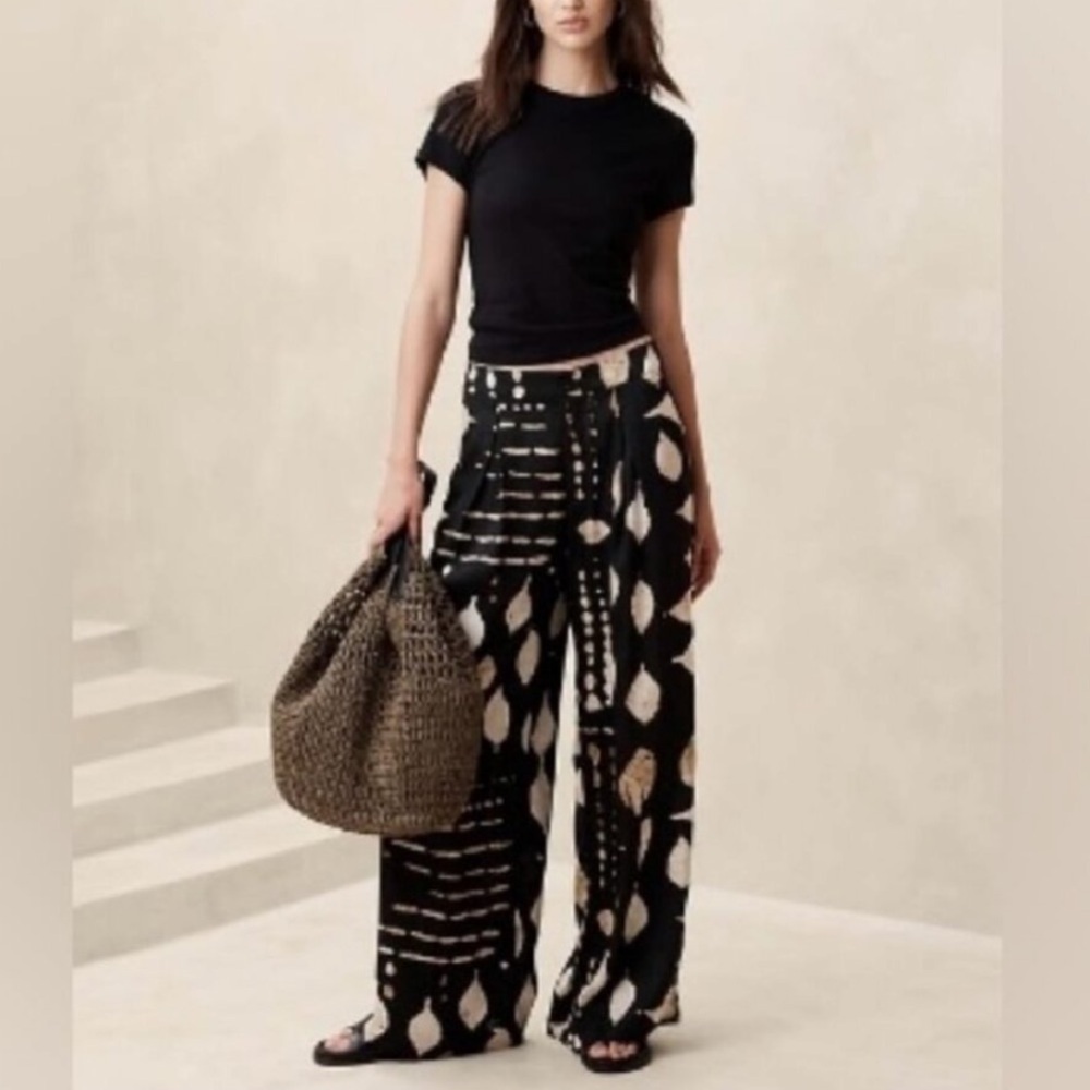NWT Banana Republic Silky Black and Tan Leaf Print Wide Leg Women's Pants Size 8 - Picture 2 of 11
